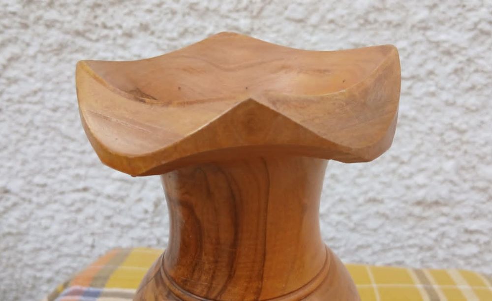 Vase en Bois d'Olivier Sculpt&eacute; de 26 cm : Tourn&eacute; &agrave; la Main Décoration