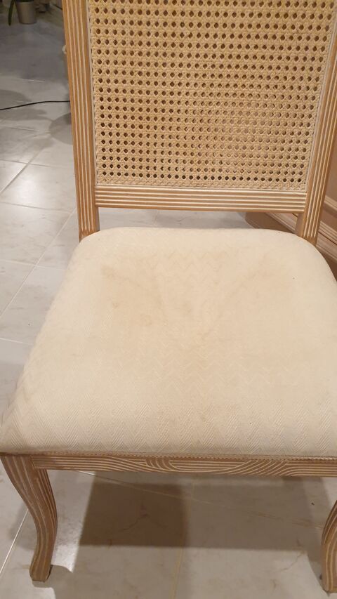 Chaises bois de cerus�s 240 M�ounes-l�s-Montrieux (83)