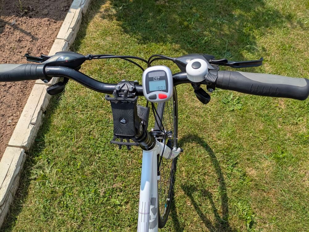 V&eacute;lo femme treking route Vélos