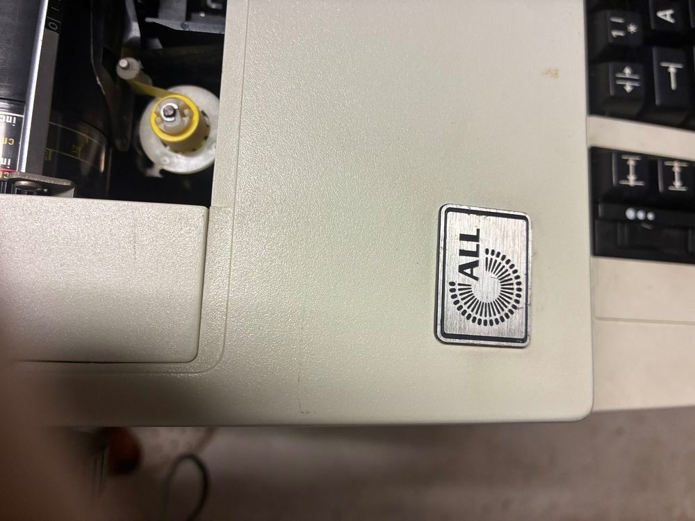 tr&egrave;s belle machine &agrave; &eacute;crire &eacute;lectronique 