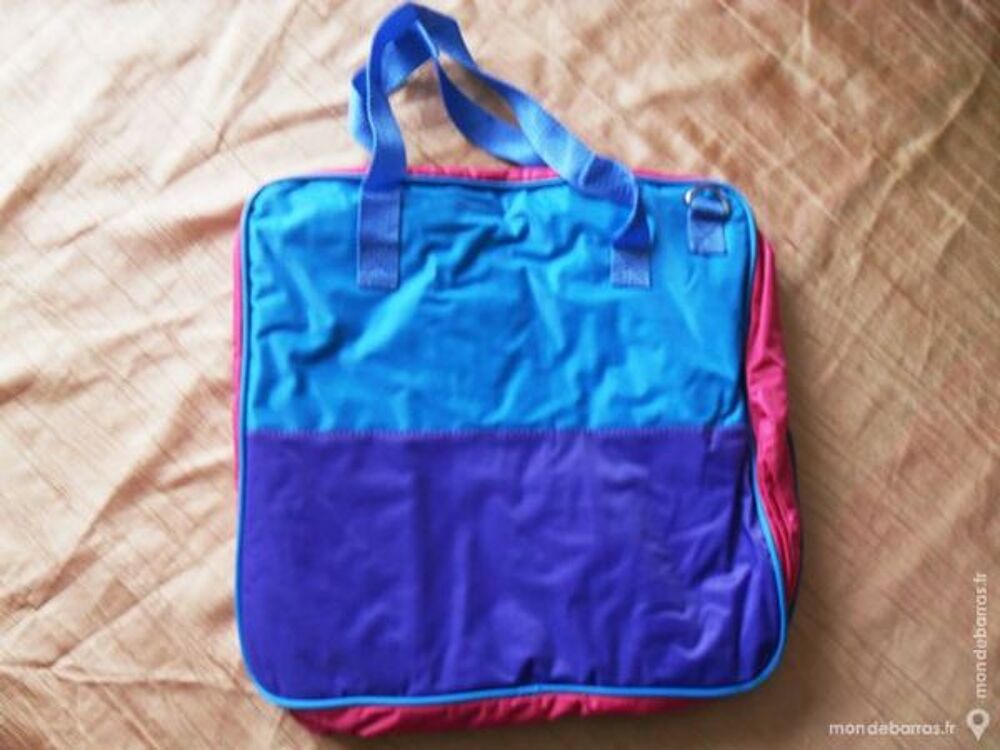 Sac &agrave; jouets souple rgt Barbies, cartes, etc. NEUF Jeux / jouets