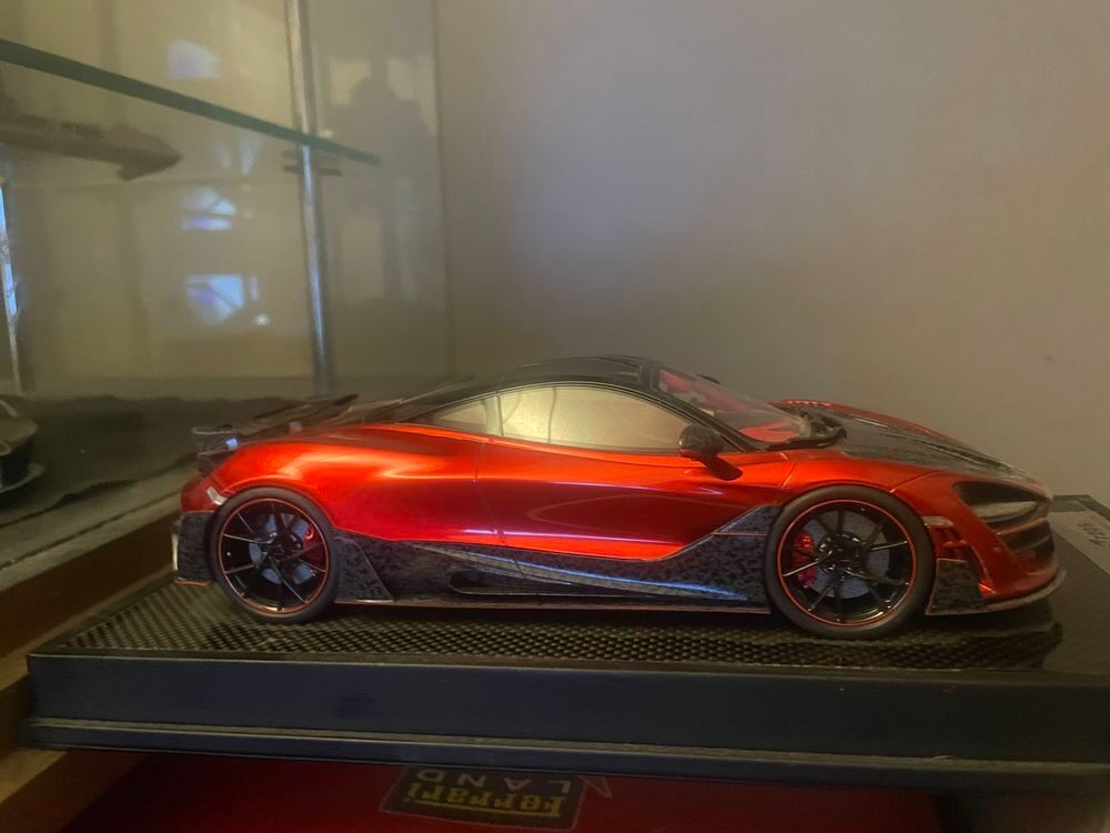 voiture rouge Mc LAREN 