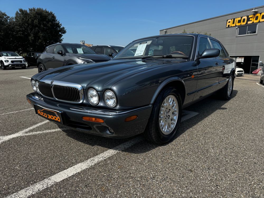 XJ 3.2 V8 PACK 2000 occasion 84290 Sainte-C&eacute;cile-les-Vignes
