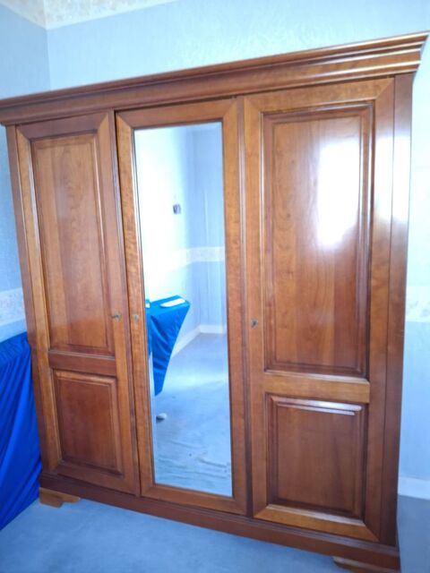 Chambre à coucher: armoire, lit, table chevet, Le Mêle-sur-Sarthe (61)