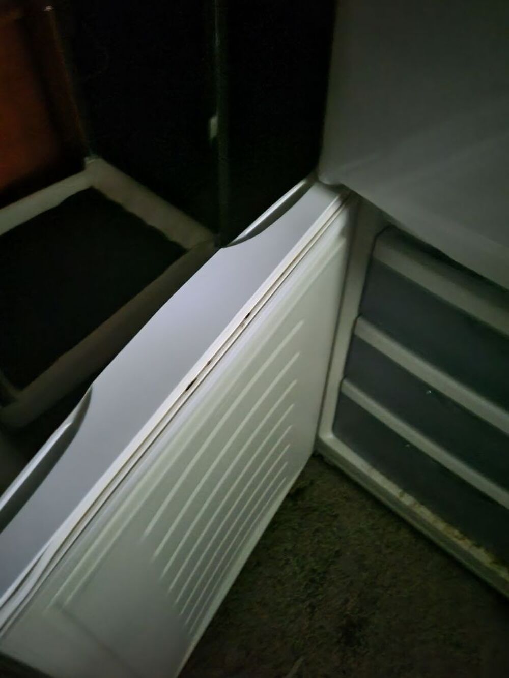 R&eacute;frig&eacute;rateur cong&eacute;lateur occasion marque far Electroménager