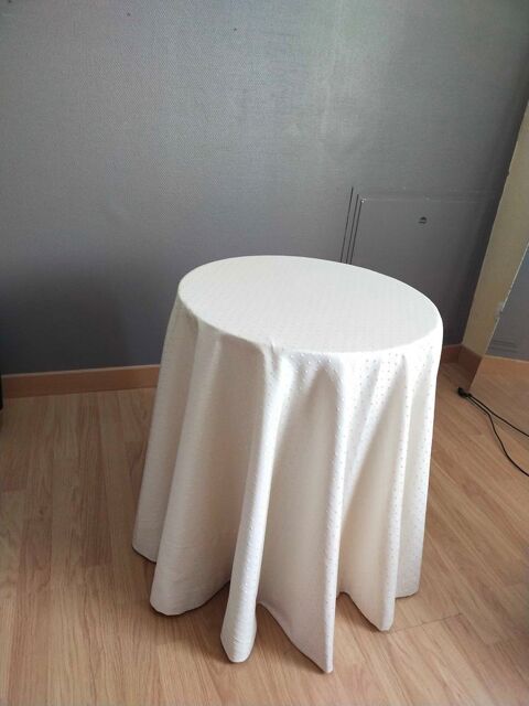 Table juponn�e 12 Saulon-la-Rue (21)