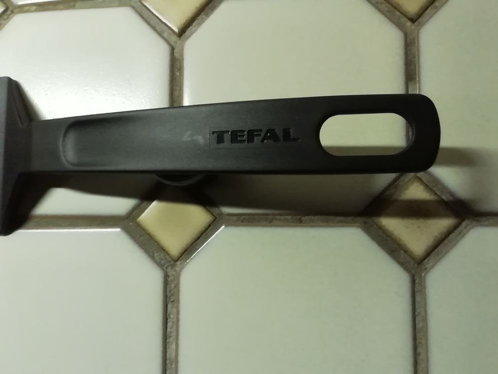 T&Eacute;FAL LONGUE SPATULE COURB&Eacute;E NOIRE Cuisine