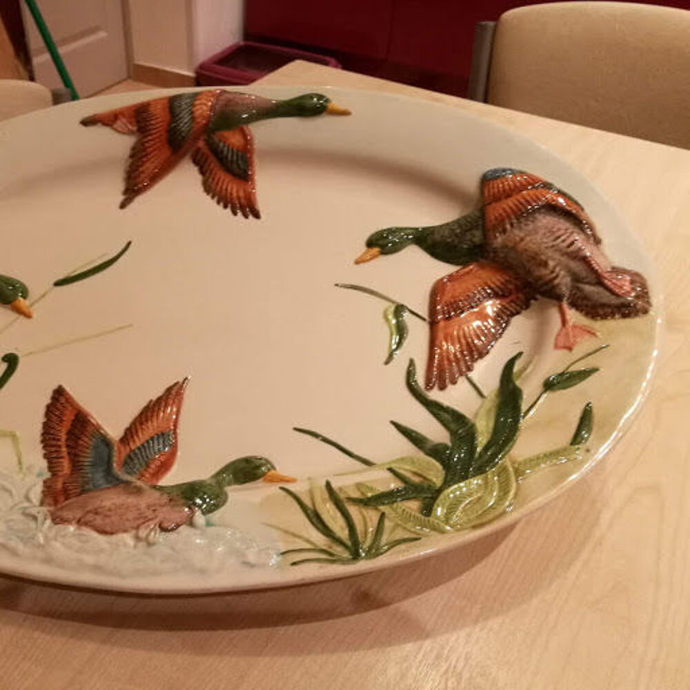 PLAT DE SERVICE EN BARBOTINE DECOR CANARD Décoration