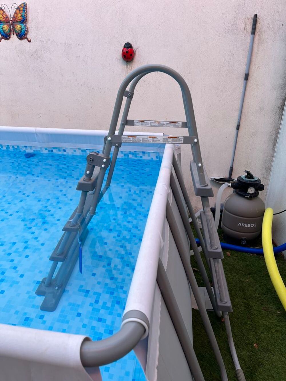 Piscine de 4 m sur 2 sur 1 m Jardin