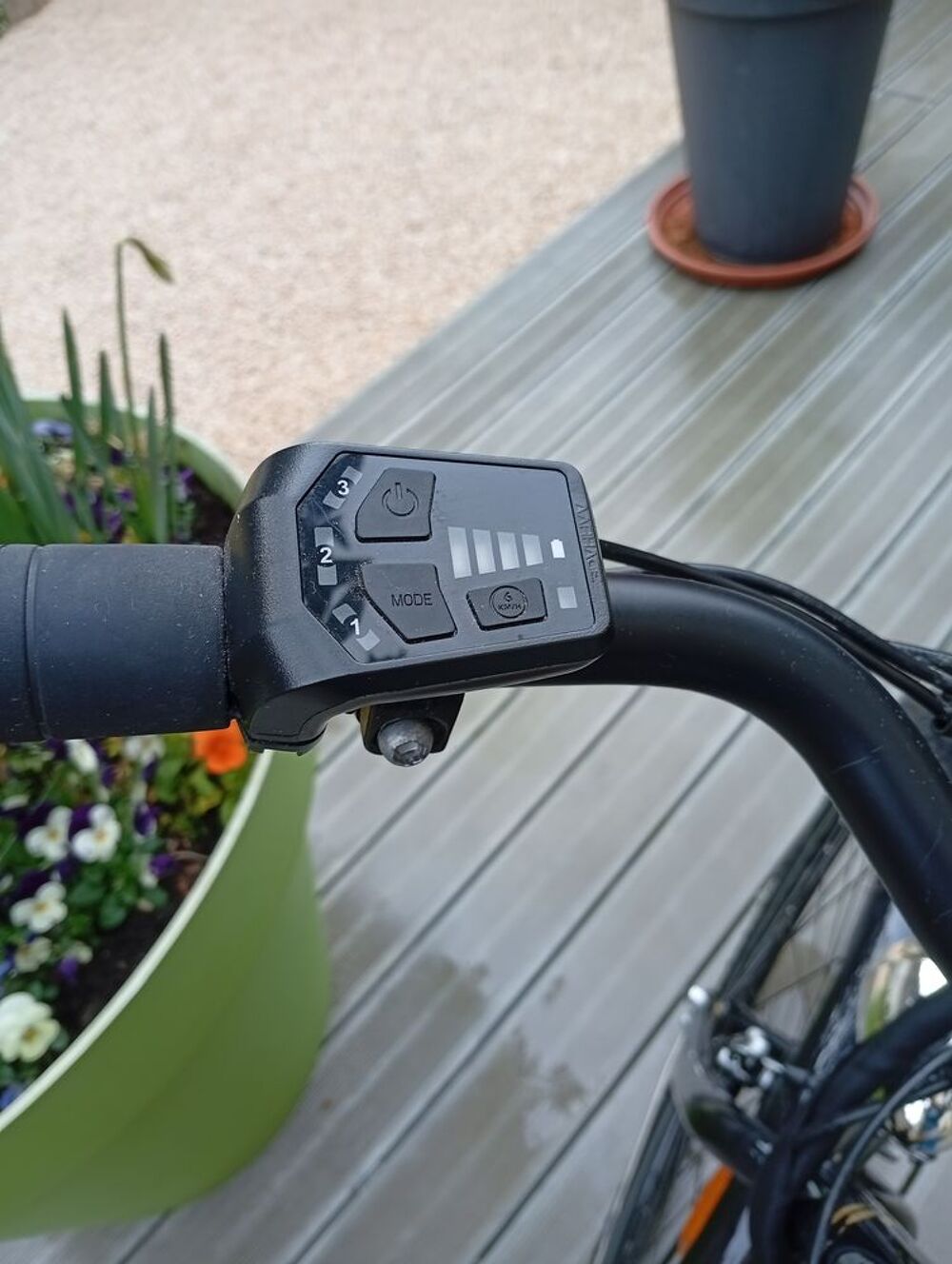 Velo &eacute;lectrique tr&egrave;s peu servi Vélos