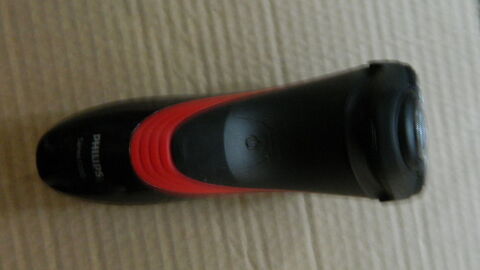  Rasoir FhilipsTROIS TETES en bonne etat 8 Neuville-en-Ferrain (59)