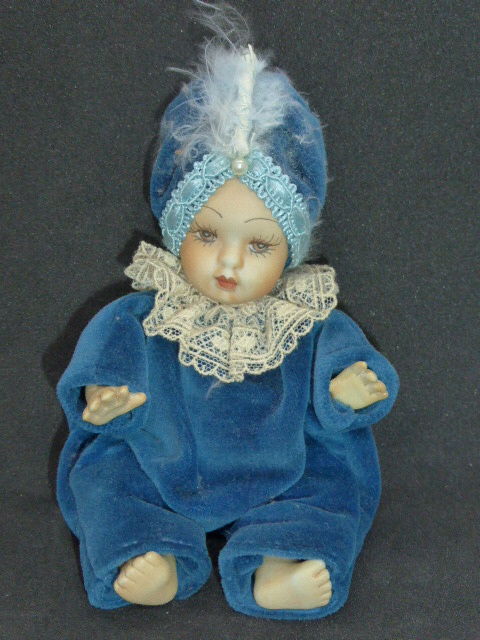 Poup�e de porcelaine velours bleu 10 Rueil-Malmaison (92)