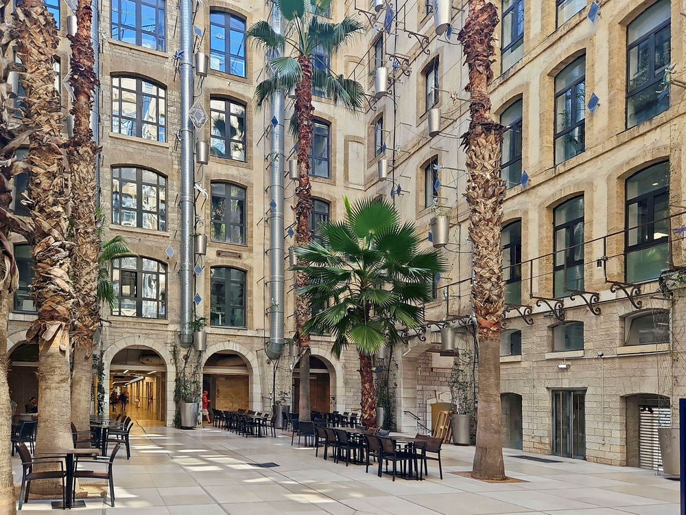   Rejoignez un espace de coworking collaboratif à Marseille Les Docks Marseille 2