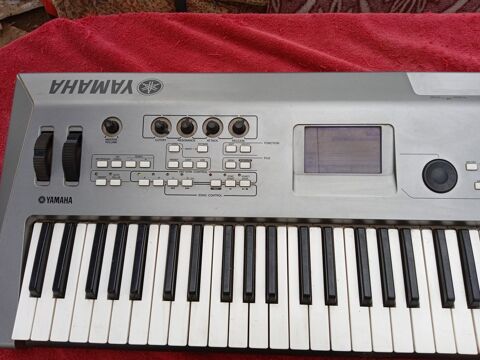 Clavier synthétiseur 250 Saint-Antonin-Noble-Val (82)
