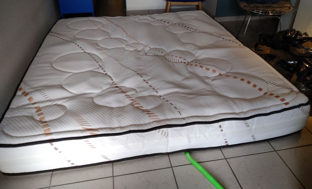 Lit haut de gamme 180x200 Meubles