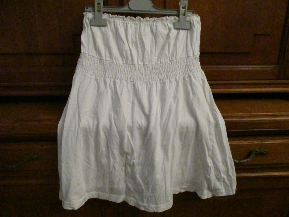 2 jupes blanches en coton taille 38/40 en bon &eacute;tat Vêtements