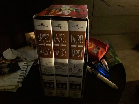 Coffret de   3 cassettes vhs laurel et Harry long m�trages  100 Sainte-Colombe (69)