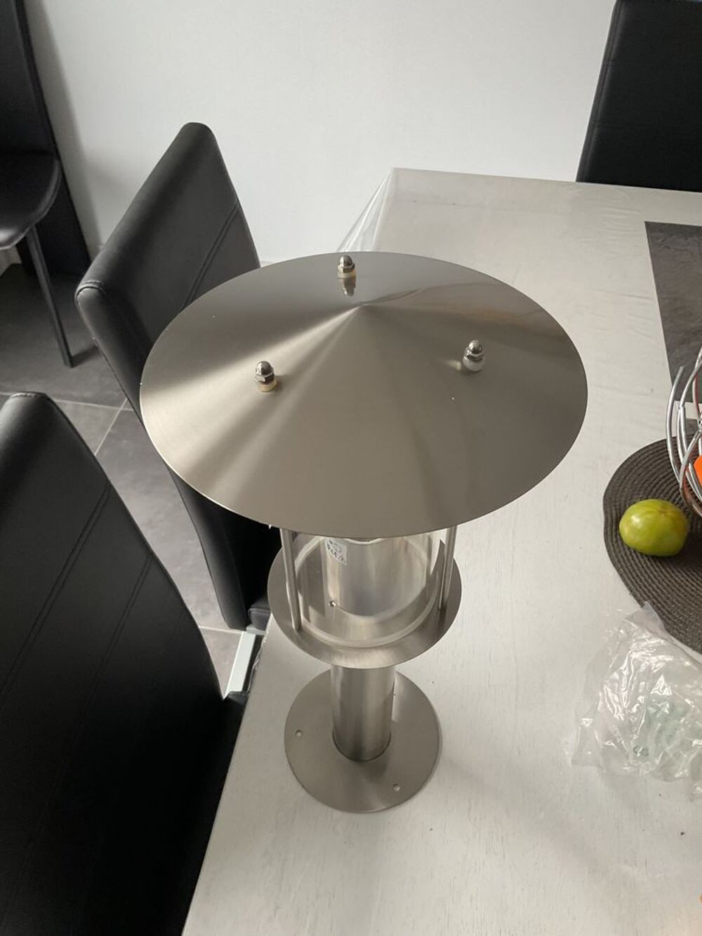 Luminaire ext&eacute;rieur sur pied Décoration