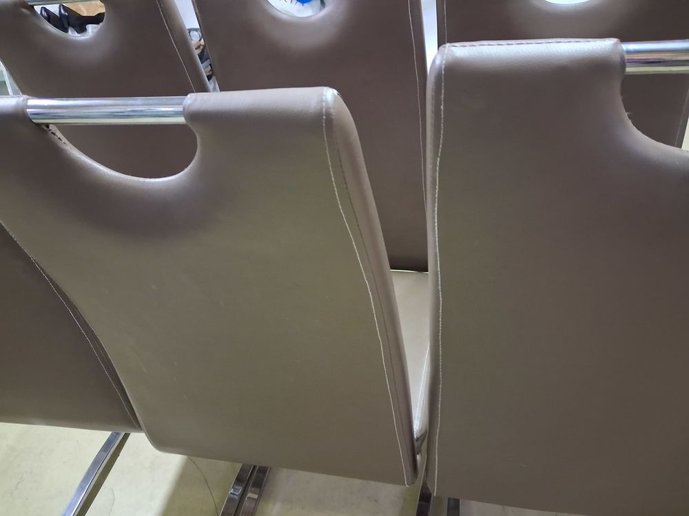 8 chaises salle &agrave; manger couleur taupe Meubles