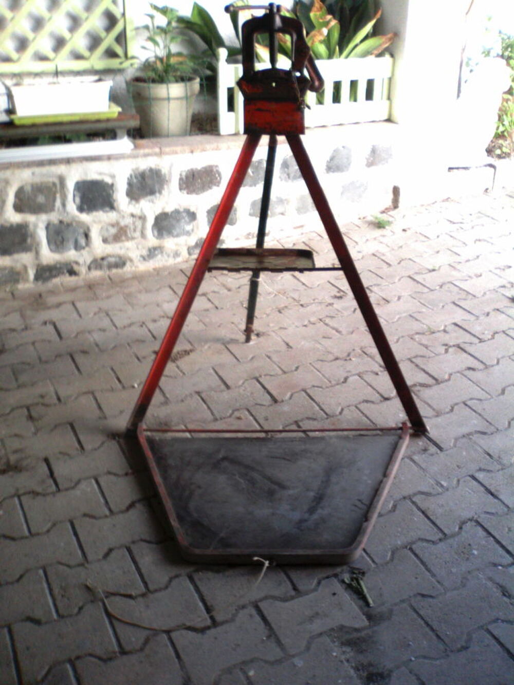 ETAU/SERRE TUBE SUR PIED Bricolage