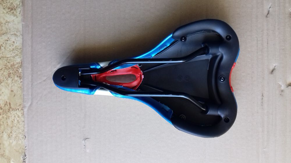 Selle neuve Taille XL neuf Vélos