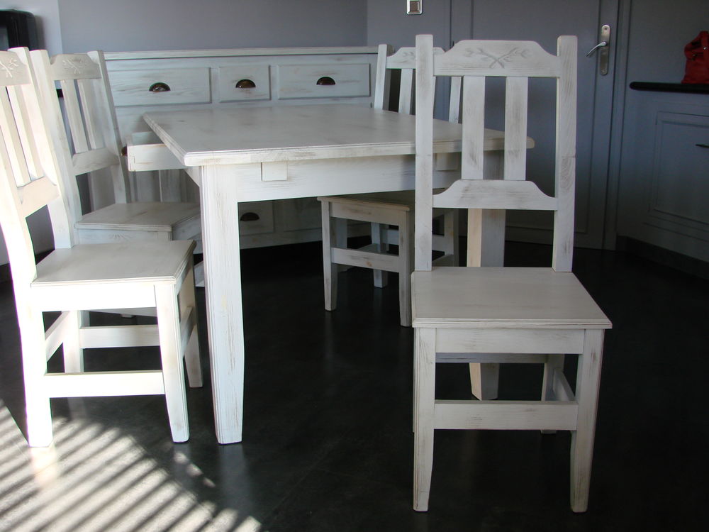 Table + 4 chaises + bahut Meubles