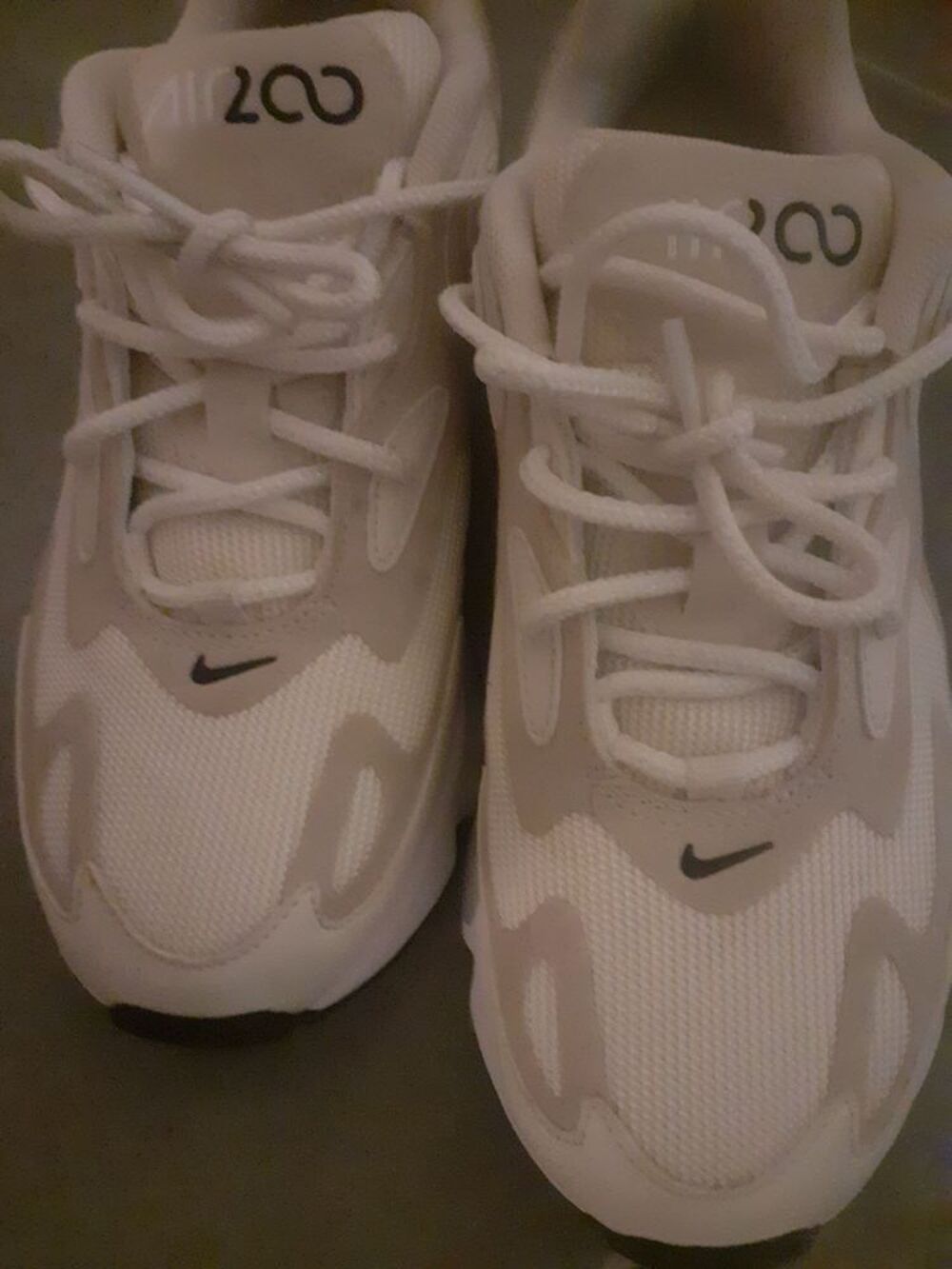 Baskets Air Max 200 taille 36
Chaussures