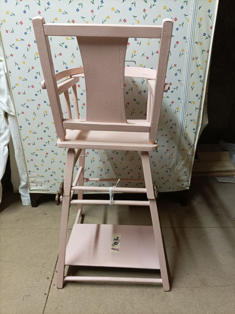 Chaise haute de poup&eacute;e. Jeux / jouets