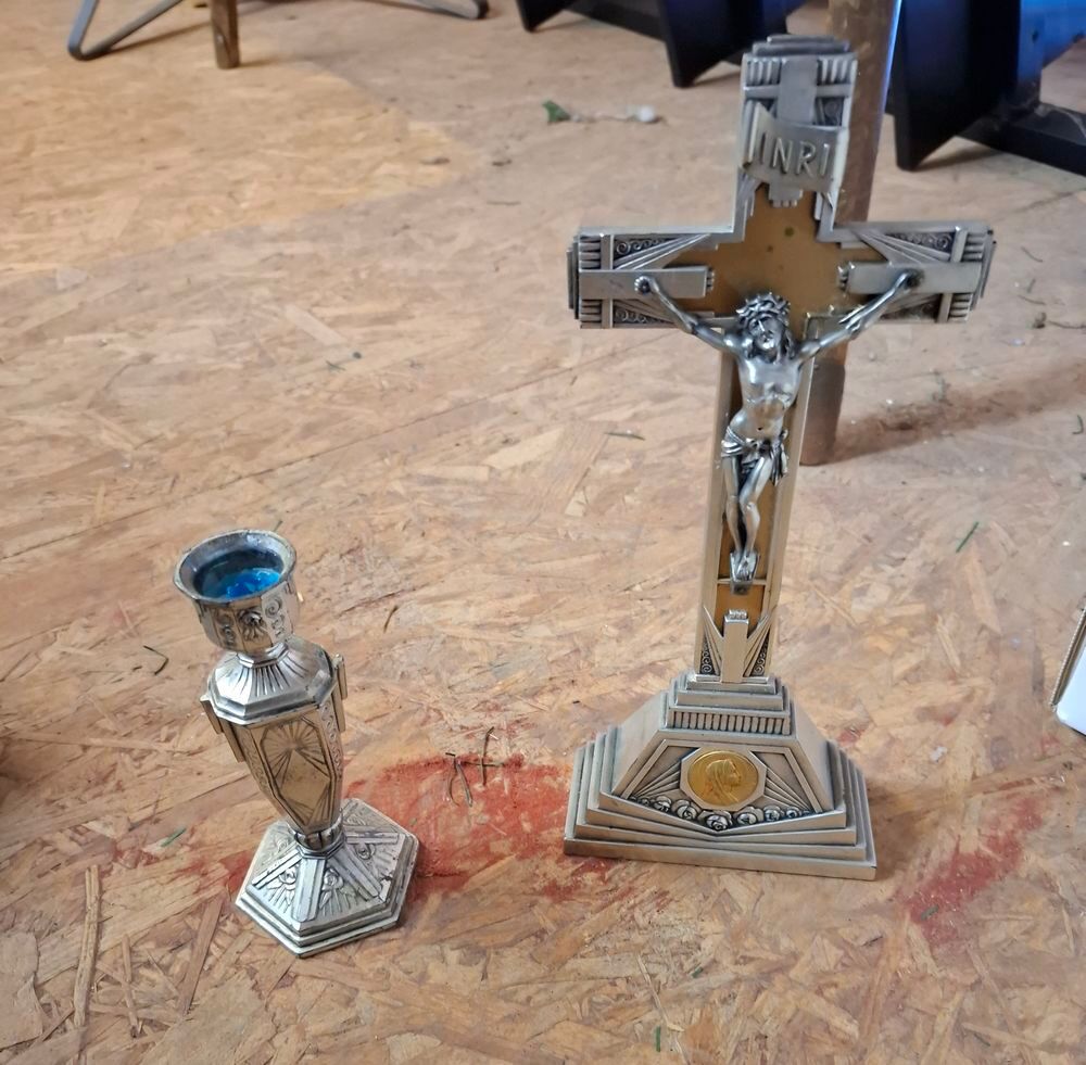 Croix et bougeoir Décoration