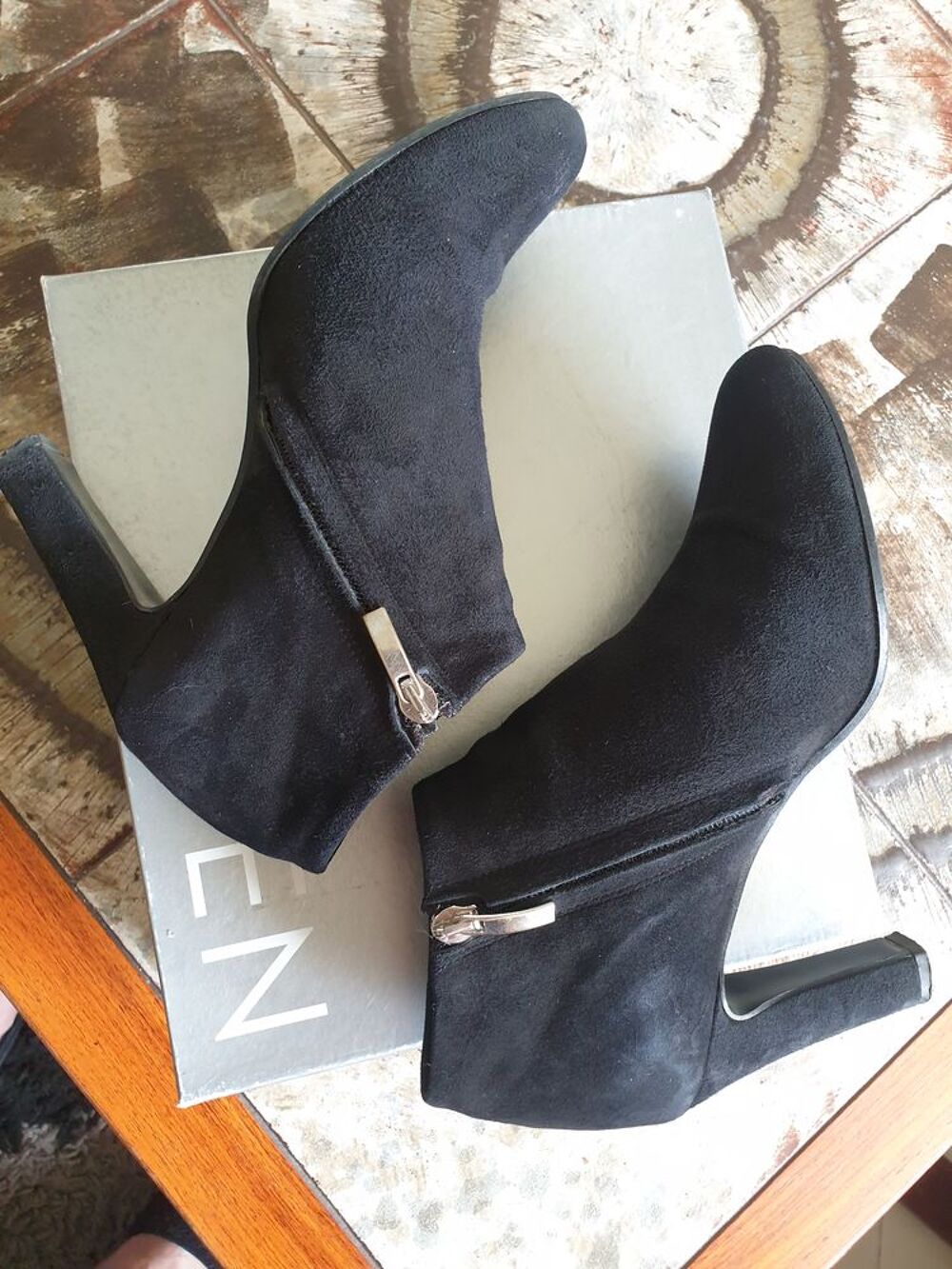 Boots EDEN en daim (cuir) noir, T 39, talon 9cm, en TBEtat Chaussures