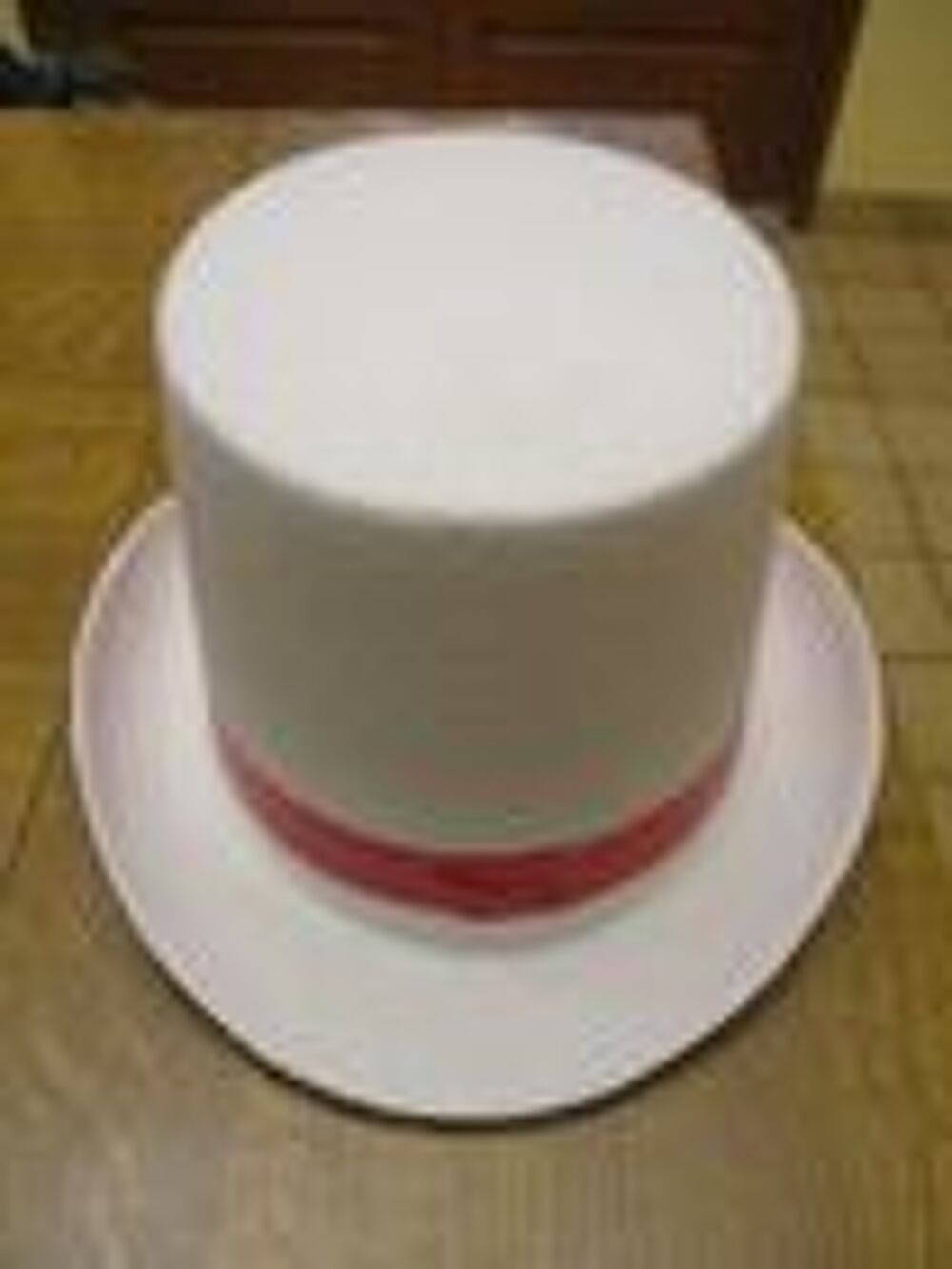 Chapeau blanc hauteur 15 cm 