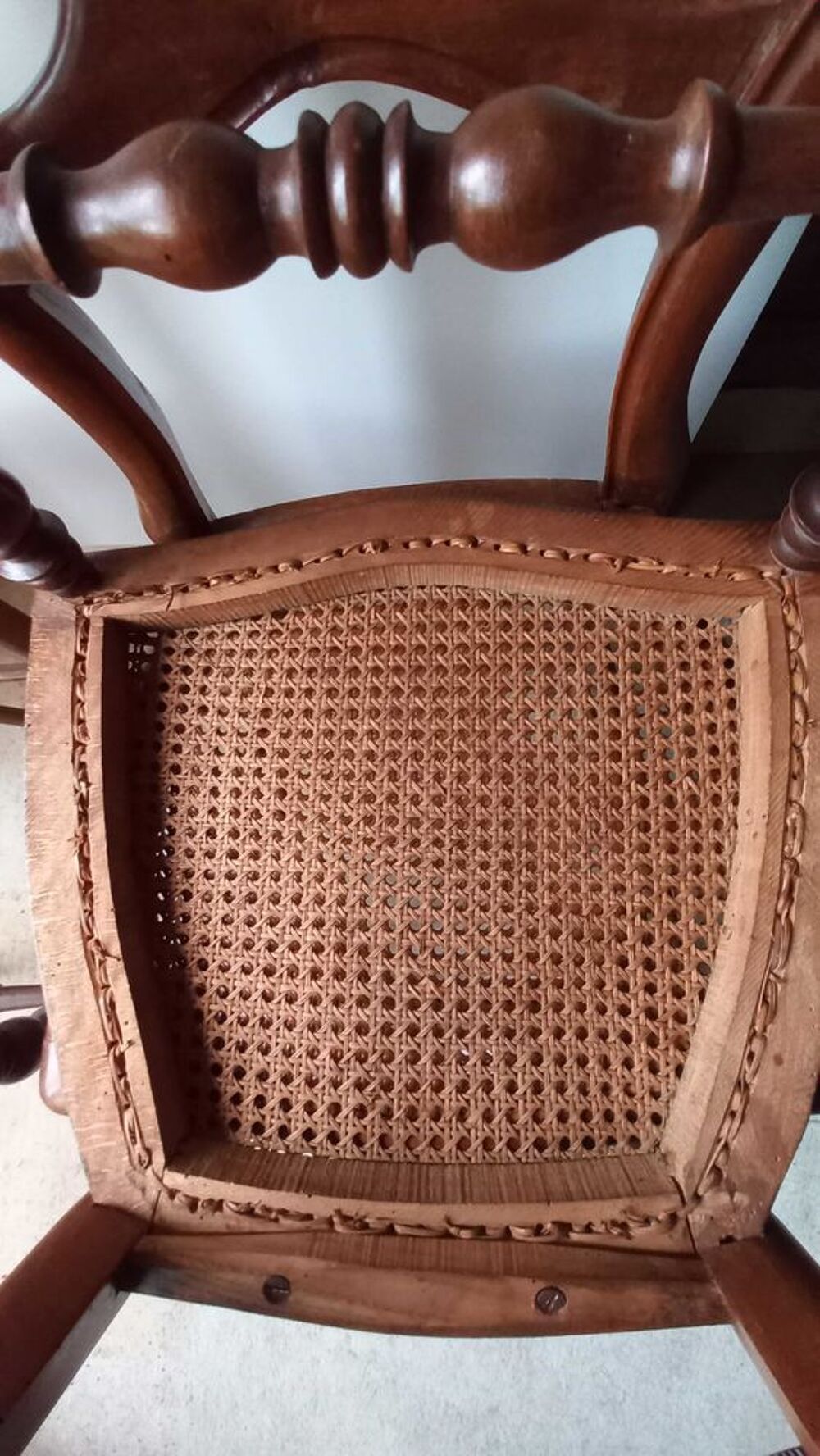 Chaises anciennes avec assise cann&eacute;e Meubles