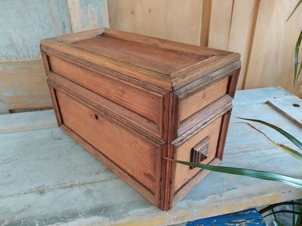 Boite Coffre en Bois Pitchpin Art Populaire Montagne XIX&egrave;me 