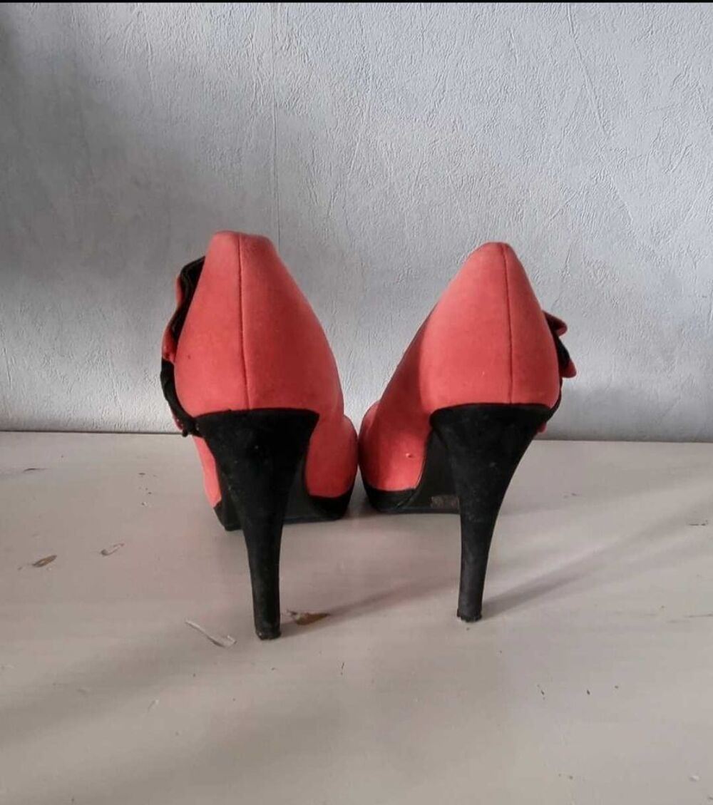 escarpins &agrave; talons corail et noir bout arrondi taille 38 Chaussures