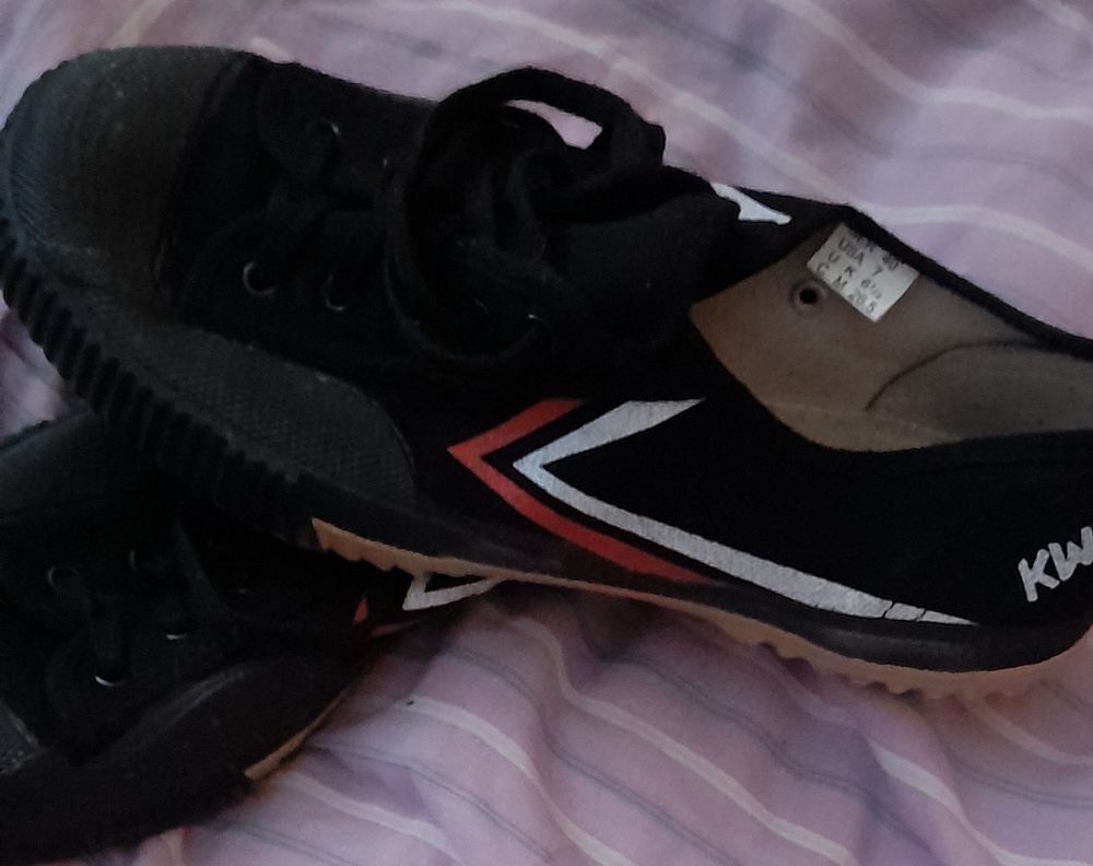 Basket mixte noir rouge blanc pointure 40 marque KWON Chaussures