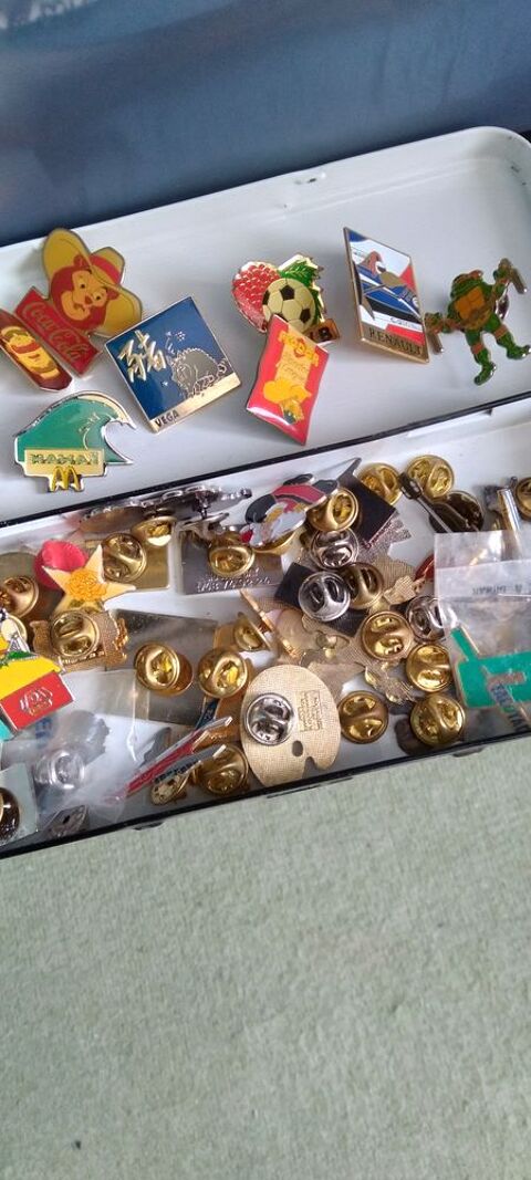 UN LOT DE PIN S VINTAGE 30 Brie-Comte-Robert (77)