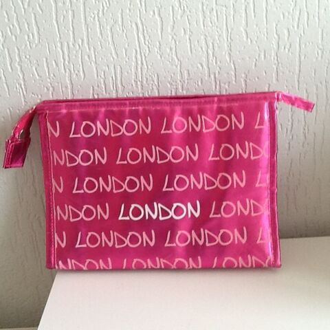 POCHETTE  LONDON 
4 Saint-Etienne (42)