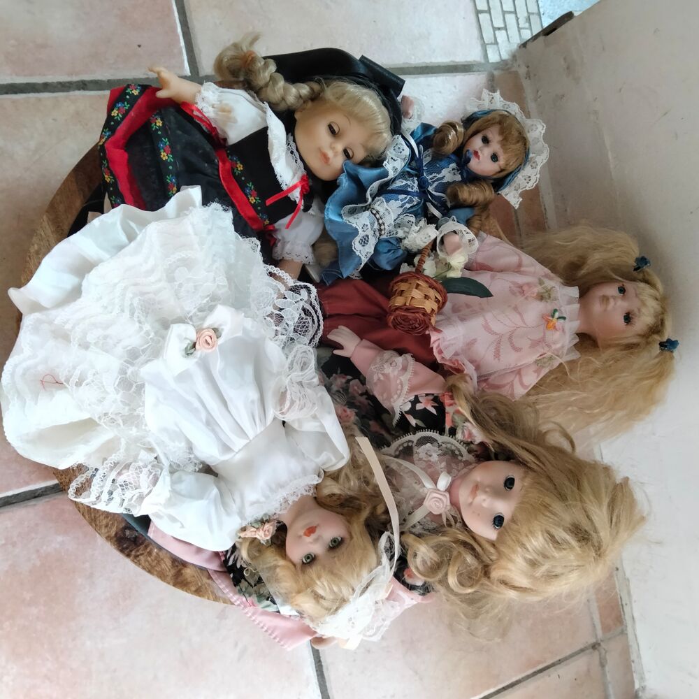 Poup&eacute;e de porcelaine 