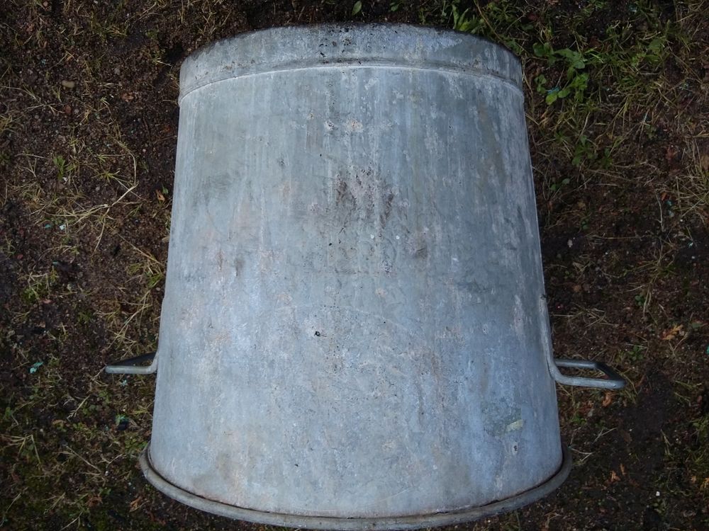 Ancienne lessiveuse zinc
Jardin