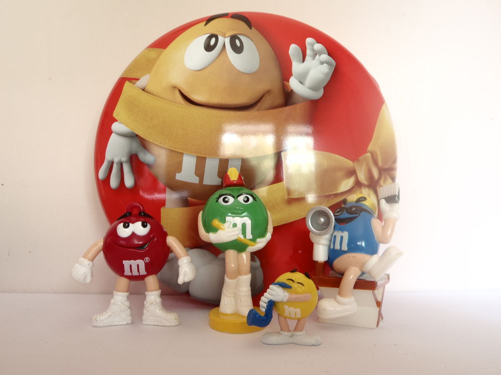 LOT de 4 figurines et boite M&amp;MS 