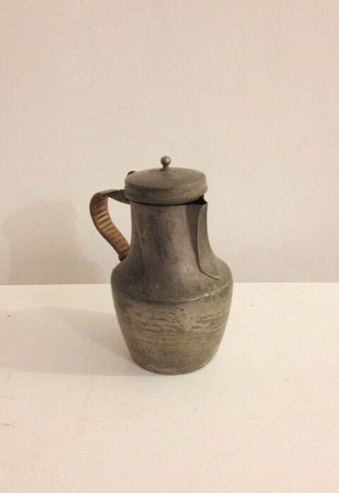 Souvenir ancien pichet cruche avec couvercle 30 Brioude (43)