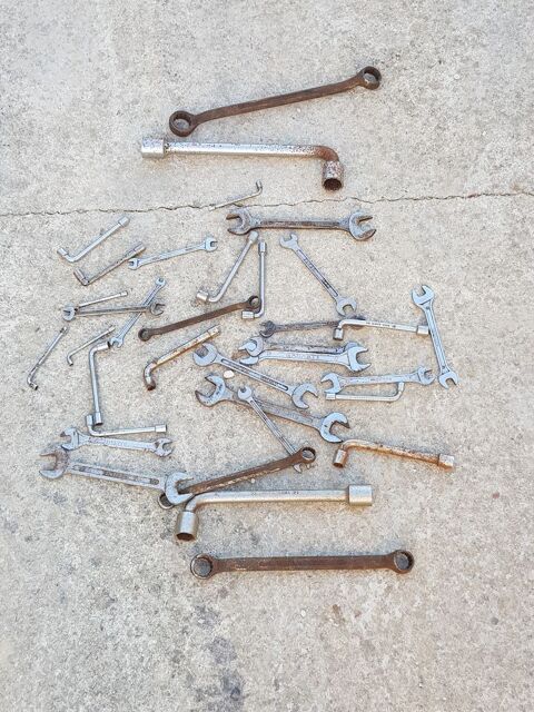   Divers cles plate ?il mixte pipe super vana 25 Rethel (08)