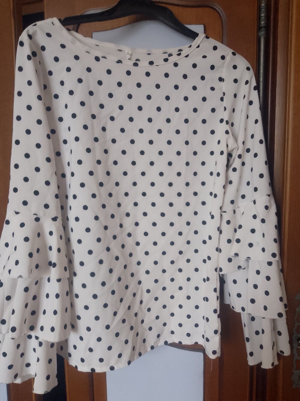 V&ecirc;tements femme 38/42, chaussures 38, 39, accessoires... Vêtements