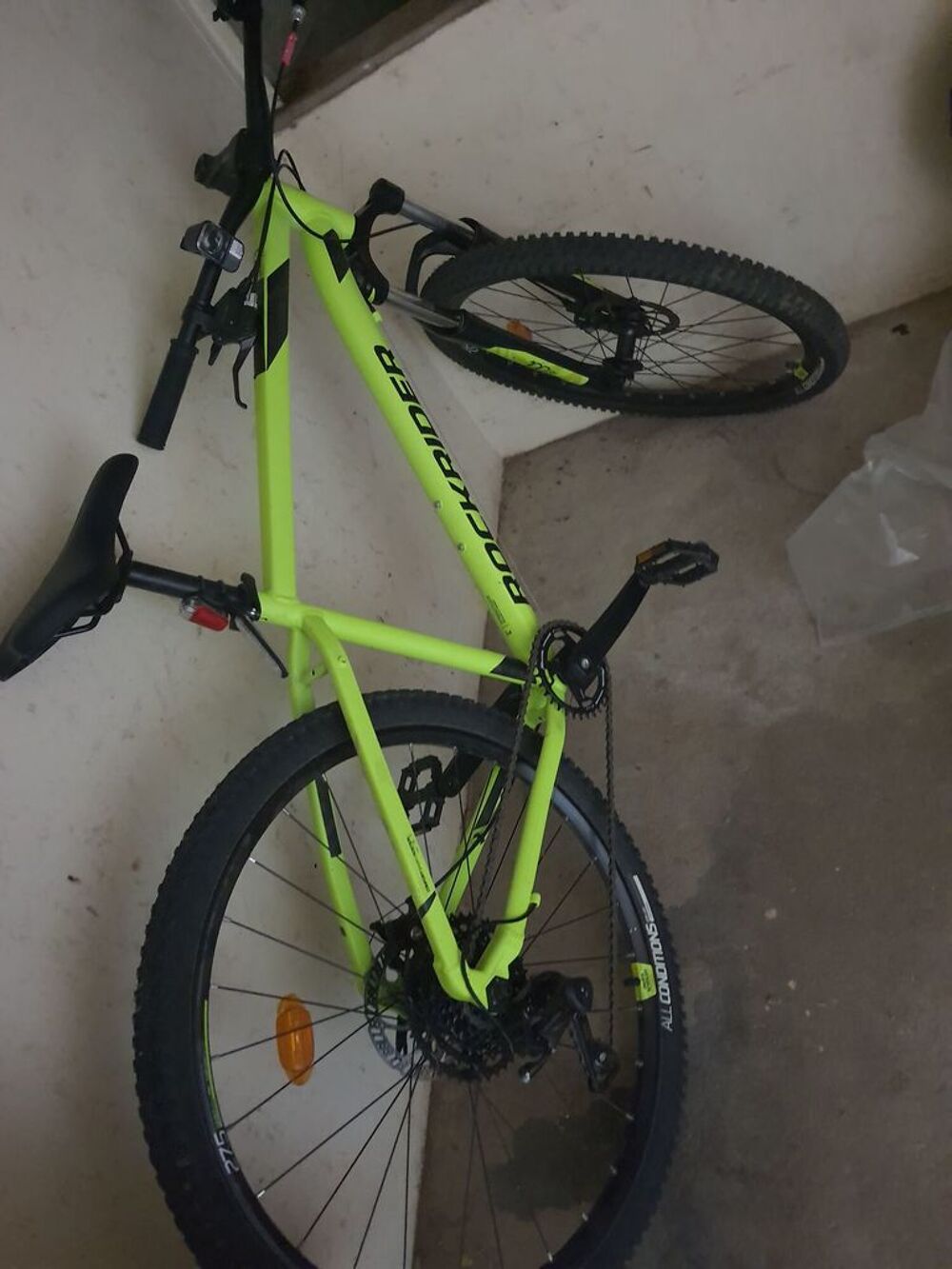 VTT Rockrider jaune fluo freins &agrave; disque Vélos