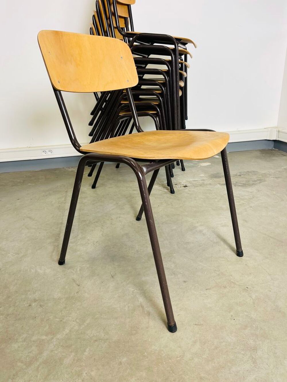Lot de 9 chaises &eacute;cole vintage bois pieds marrons Pays-Bas a Meubles
