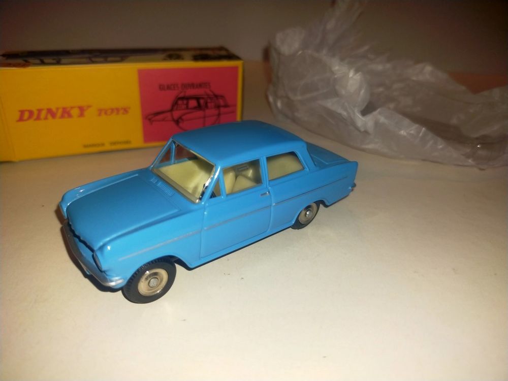 DINKY TOYS Atlas Opel Kadett 1/43e
