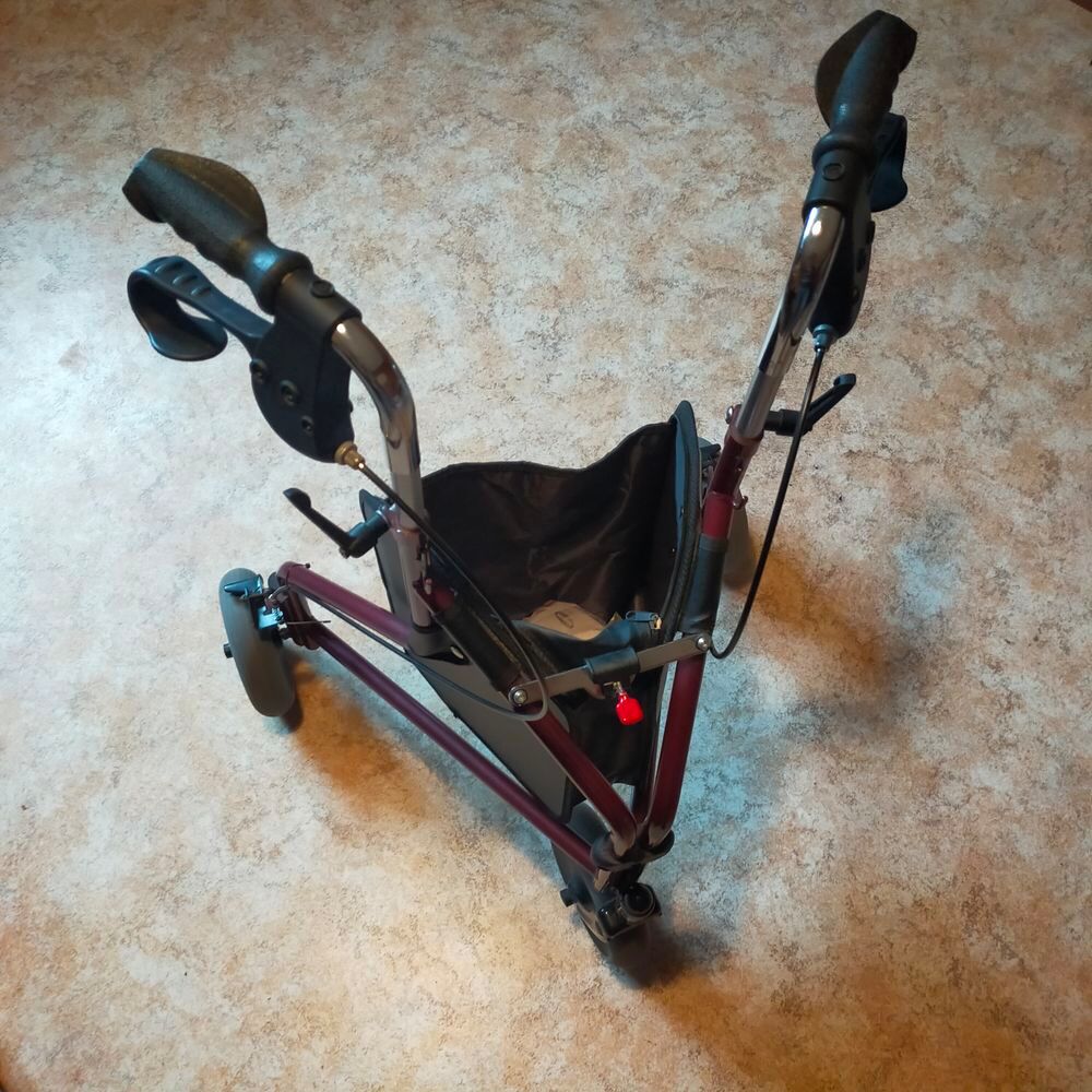 D&eacute;ambulateur Rollator 3 roues Meubles