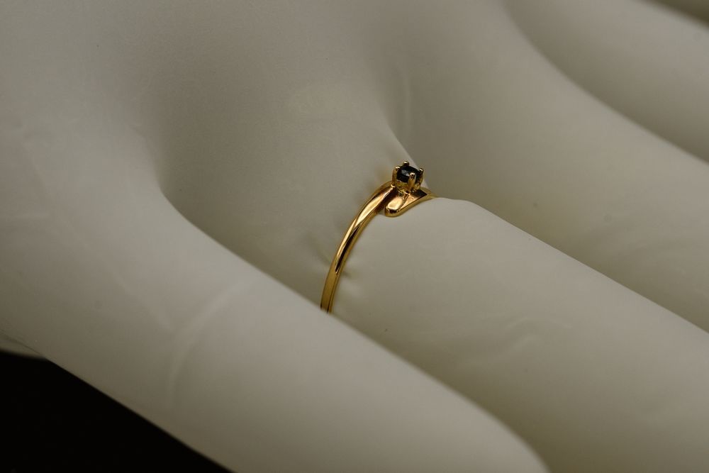 bague or jaune et saphir Bijoux et montres