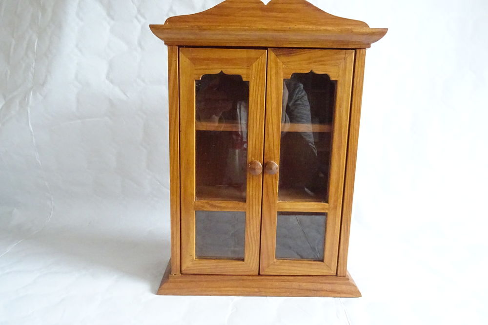 petite armoire d&eacute;corative . 23 cm x 33 cm x 8.5 cm Dcoration