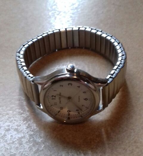 MONTRE NEUVE FEMME BRACELEET en Mtal 10 Boucau (64)